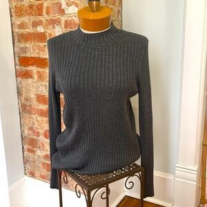 Gray ribbed knit mock turtleneck